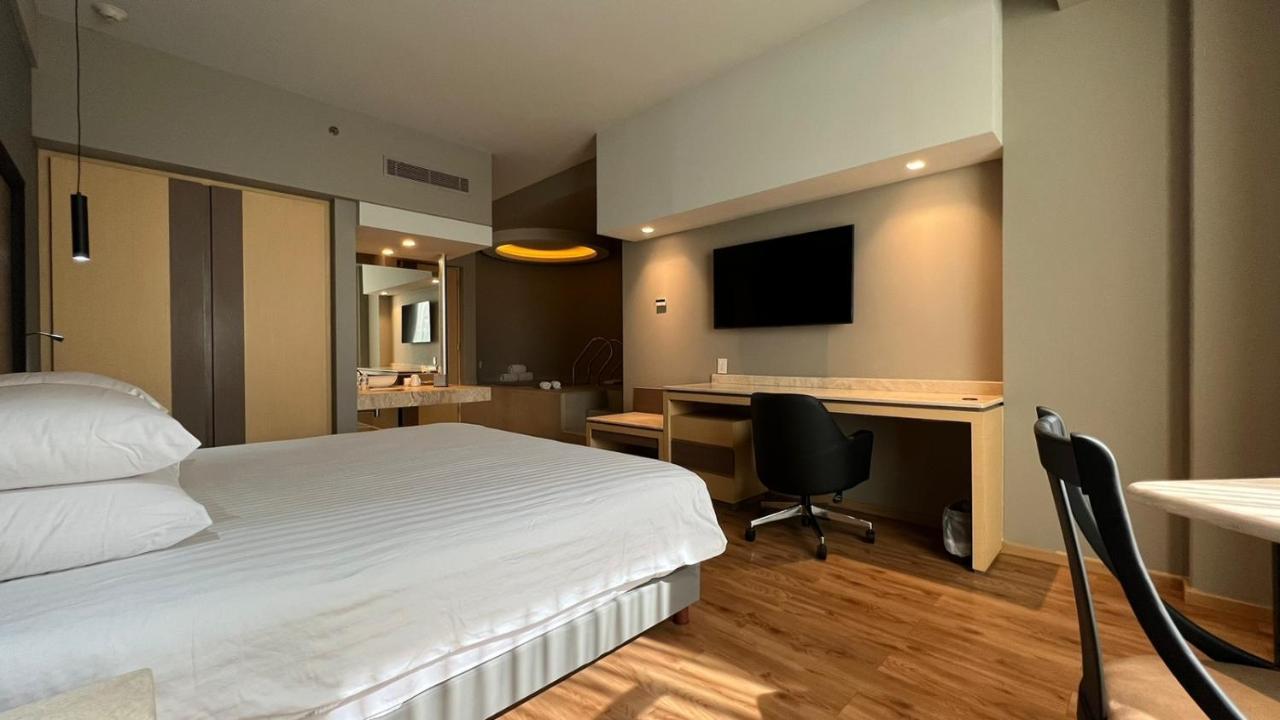 Ramada By Wyndham Mexico City Santa Fe Εξωτερικό φωτογραφία